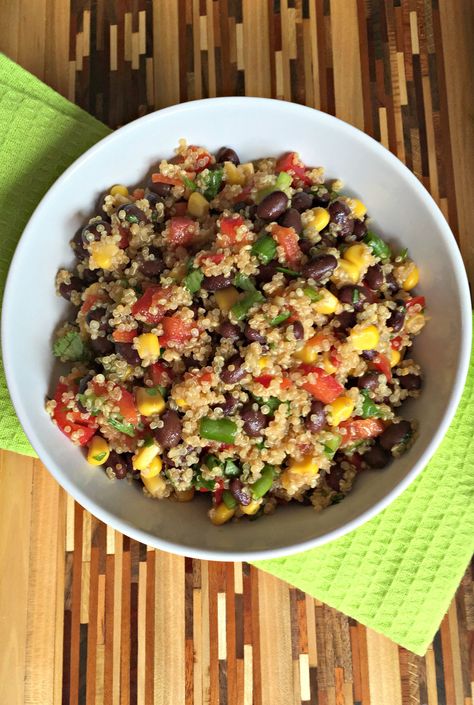 Southwest Quinoa Salad - make a big batch to have for lunches all week! Quinoa Salad Vegan, Southwest Quinoa, Southwest Quinoa Salad, Mexican Quinoa Salad, Salad Aesthetic, Mexican Quinoa, Salad Vegan, Quinoa Salad Recipes, Vegan Salad