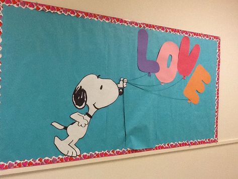 Snoopy love I also had a streamer across the lower half That said happy Valentine's Day . Snoopy Valentines Day Bulletin Board, Charlie Brown Classroom, Valentine Bulletin Board, Snoopy Decorations, Valentines Classroom Door, Snoopy Valentines, Holiday Classroom Decorations, Charlie Brown Valentine, Preschool Vibes