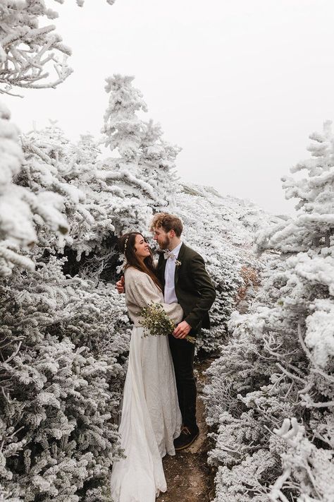 Boho Winter Elopement, Winter Wedding New England, Winter Wedding Mountains, Winter Elopement Photography, Alps Wedding, Elopement Poses, Vermont Mountains, Winter Mountain Wedding, Vermont Winter