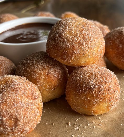 Discard Donut Holes, Sourdough Doughnut Holes, Sourdough Donuts Air Fryer, Sourdough Discard Donut Holes, Sourdough Donut Holes, Cinnamon Sugar Sourdough, Sourdough Donut, Sourdough Donut Recipe, Homestead Cooking