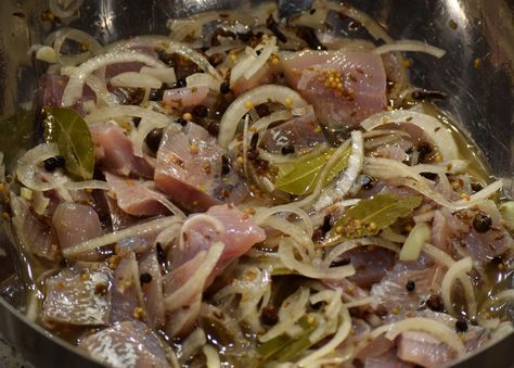 Pickled Herring Recipe, Fish Dishes Recipes, Pickled Meat, Herring Recipes, Pickled Herring, Norwegian Recipes, Fish Cooking, Heritage Recipes, Lithuanian Recipes