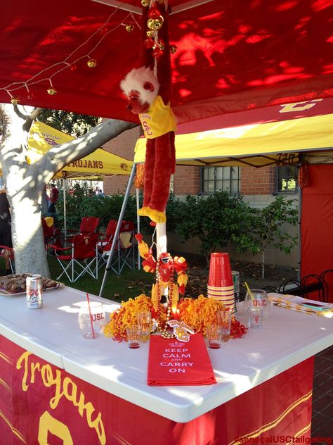 2013 Senecal USC Trojans Tailgating - fucla vs USC Usc Gameday Outfit Trojans, Usc Acceptance, Usc Gameday Outfit, Usc Aesthetic, Romanticizing College, College Football Outfits, College Vision Board, Usc Football, Tulane University