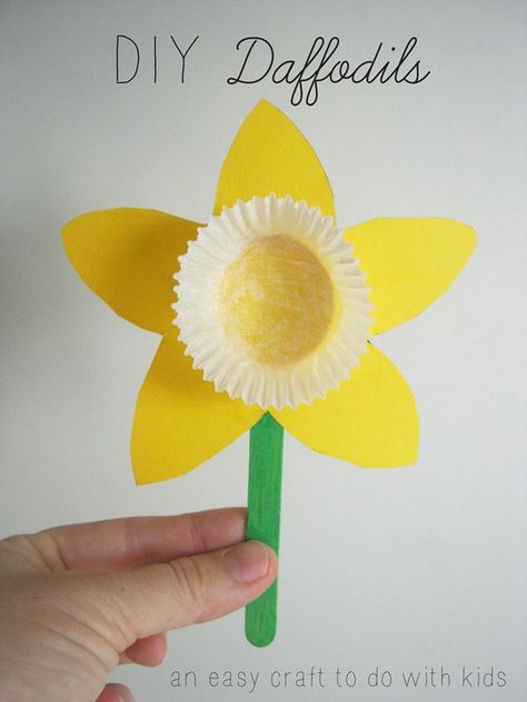 Have some Easter-themed fun with your kids                                                                                                                                                                                 More Påskeaktiviteter For Barn, Daffodil Craft, Spring Flower Crafts, Rainy Day Crafts, Spring Preschool, Easy Easter Crafts, Daycare Crafts, Easter Activities, Sunday School Crafts