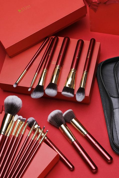 CLASSIC RED - 27 in 1 DUcare Professional Makeup Brushes Set Makeup Brushes Photography, Makeup Brushes Aesthetic, Expensive Makeup, Complete Makeup, Cosmetics Store, Ugc Content, Makeup Brush Set Professional, Makeup Brushes Set, Red Makeup