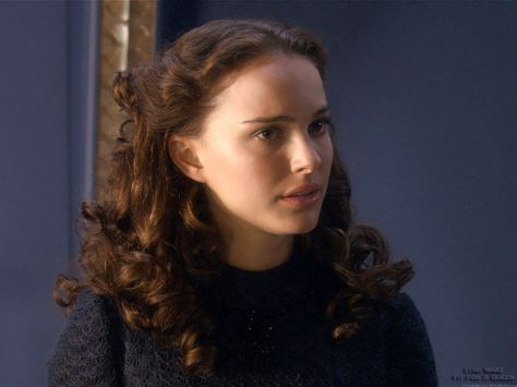 Star Wars Padme Amidala, Padmé Amidala, Star Wars Padme, Revenge Of The Sith, Anakin And Padme, Blue Linen Dress, Star Wars Fashion, The Sith, Padme Amidala