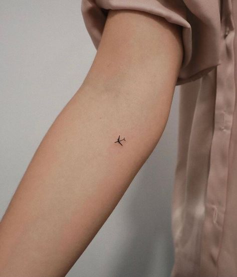 Simple Time Tattoo, Tattoo Designs Cute Small, Mini Tats Meaningful, Tiny Airplane Tattoo Simple, Cute Simple Tattoo Ideas For Women, Tattoo Mini Cute Simple, Mini Women Tattoos, Aesthetic Mini Tattoo Ideas, Dash Tattoo Live Your