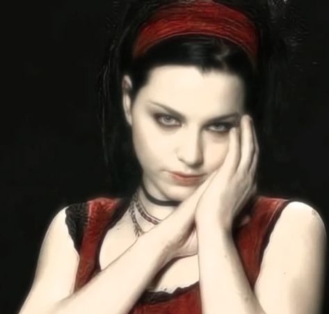 2000s alternative Amy Lee Pfp, Amy Lee Aesthetic, Amy Lee Icons, Amy Lee Makeup, Amy Lee Hair, Ergo Proxy, Amy Lee Evanescence, Palaye Royale, Amy Lee