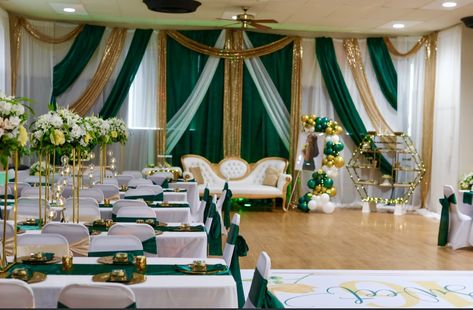 Quinceanera Decorations Ideas Green, Quinceanera Decorations Ideas, Quinceanera Green, Emerald Quince, Quince Inspiration, Black People Weddings, Emerald Green Wedding Theme, Quinceañera Invitations, Green Wedding Decorations