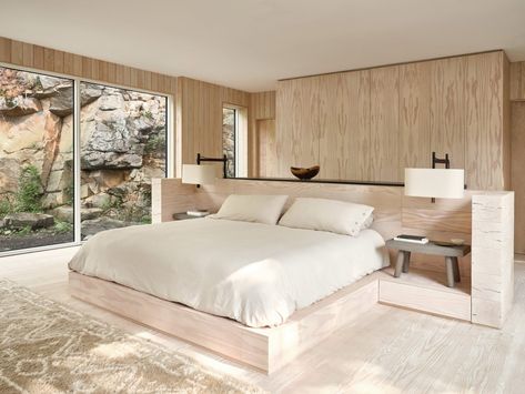 Studio Paolo Ferrari combines wood and granite for Canadian lake house Bed In Middle Of Room, Paolo Ferrari, Canadian Lakes, Beautiful Bed Designs, Muskoka Cottage, Small Country Homes, Bed Design Modern, Traditional Building, Bedroom Layouts