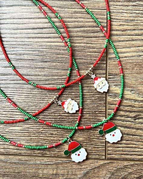 Christmas Necklace Diy, Christmas Jewelry Diy, Pretty Jewelry Necklaces, Diy Jewelry Necklace, Christmas Necklace, Christmas Accessories, Christmas Jewelry, Pretty Jewellery, Diy Necklace