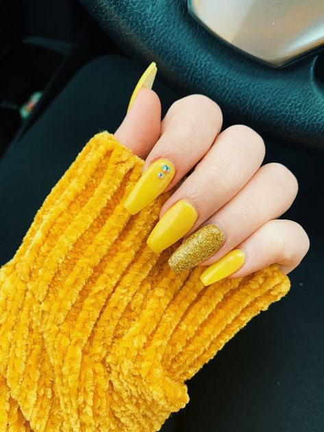 Yellow And Sparkle Nails, Yellow Acrylic Nails Coffin With Design, Yellow And Gold Nails Design, Yellow Sparkle Nails, Yellow Nails With Rhinestones, Yellow Dip Powder Nails, Yellow Dip Nails, Yellow And Gold Nails, Yellow Nails With Glitter