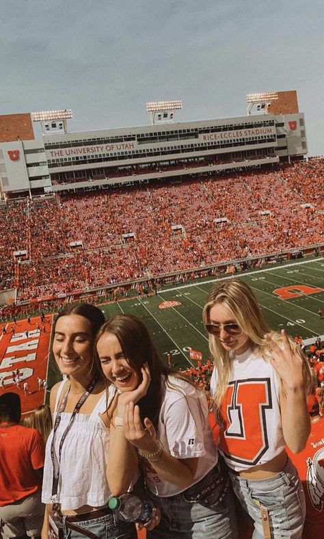 University Of Utah Aesthetic, U Of Utah, Utah Football, College Vibes, Vision Board Pics, College Vision Board, Dream Collage, Utah Utes, Dream College