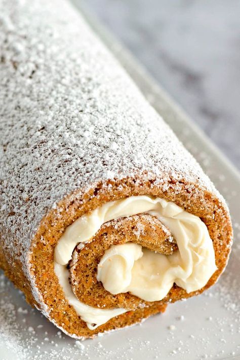 Carrot Cake Roll Recipe, Carrot Cake Roll, Pumpkin Roll Recipe Easy, Pumpkin Roll Cake, Pumpkin Rolls Recipe, Spring Time Desserts, Easy Carrot Cake, Cake Roll Recipes, Dessert Simple