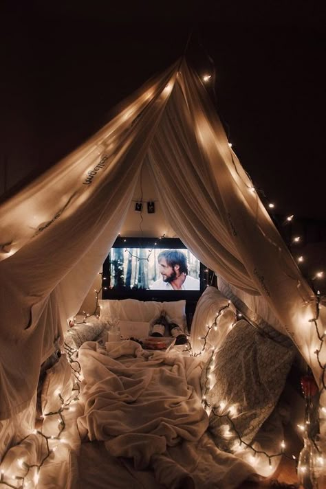 Sleepover Room, Relationship Things, Dream Dates, Desain Pantry, Blanket Fort, Cute Date Ideas, Fun Sleepover Ideas, Sleepover Party, Beautiful Backyards