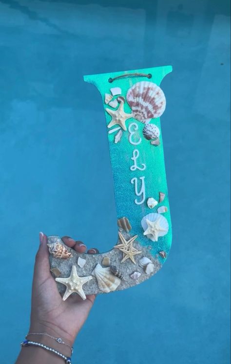 Blue iridescent Junior J beach themed with sea shells Junior J Ideas, Senior Jeep Decorating Ideas, Junior J Decoration Ideas Highschool, Senior Box Beach Theme, Beach Theme Homecoming, Senior Week Beach, Senior Crowns, Senior Year Diy, Junior Year