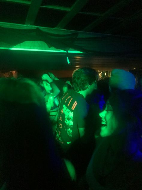 green led basement house party Basement Party Aesthetic, Party Basement College, Black House Party, House Party Aesthetic Ideas, Party Basement, College House Party, Felix Catton, Pool Party Aesthetic, Basement Party