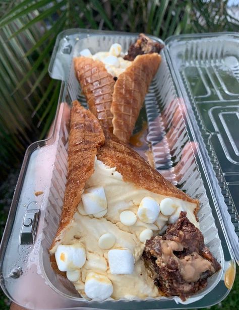 Homemade waffle cones stuffed with vanilla cheesecake, peanut butter brownie, white chocolate pieces, marshmallows and drizzled with caramel....Lip Lickin' Good😋😋😋 Cheesecake Waffle Cones, Stuffed Waffle Cones, Stuffed Waffle, Waffle Cone, Waffle House, Cheesecake Filling, Waffle Cones, Waffles, Cheesecake