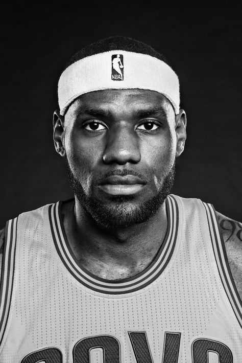 NBA ATHLETES 1 on Behance Black And White Images Of People, Celebrities Black And White Photography, Celebrity Portraits Photography, Nba Portrait, Black And White Photography Portraits, Lebron James Wallpapers, Pictures Black And White, Sneakers Sketch, Lebron James Lakers