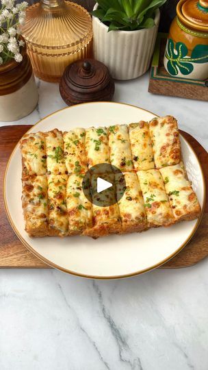 Achari Paneer, Cheesy Garlic Bread Recipe, Pav Recipe, Tere Bin, Chilli Oil, Garlic Cheese Bread, Garlic Bread Recipe, Cheesy Garlic Bread, Evening Snacks