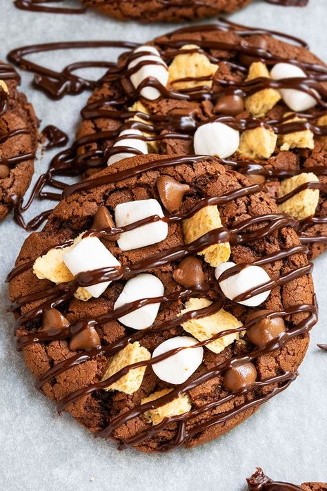 S'mores Cookies {With Cake Mix} - CakeWhiz Cookies With Cake Mix, Smores Cookies Recipes, Smores Cookie, Easy Smores, Chocolate Smores, Homemade Ice Cream Sandwiches, Betty Crocker Cake Mix, S Mores Cookies, Smores Cake