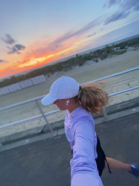 Sunrise Run 🌞 Running At Sunrise, Early Morning Run Aesthetic, Sunrise Running, Sunrise Run, 2024 Notion, Running Inspo, Early Morning Run, Beach Run, Athletic Girl