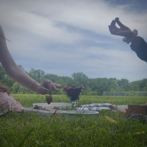 A picnic in a grass field with some nature, fruit and a friend to chat with. Friend Pics Aesthetic, Nice Aesthetic, Aesthetic Picnic, Friend Pics, Grass Field, Mystery Box, About Life, My Friend, Mood Board