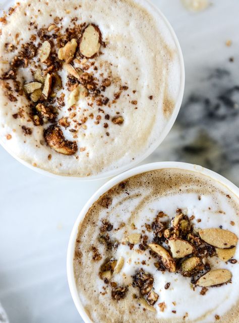 Oatmeal Latte Smoothie Juice, Pina Coladas, Cozy Drinks, Breakfast Drink, Latte Recipe, Cereal Recipes, Vegetarian Breakfast, Breakfast Time, How Sweet Eats