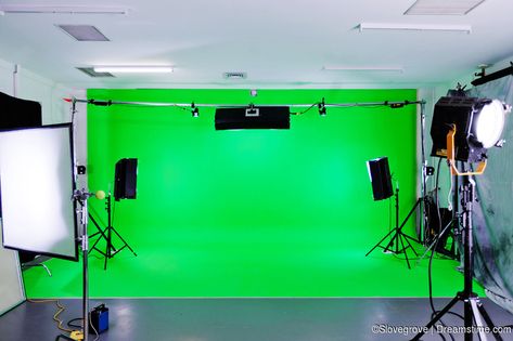 Green Screen Setup, Green Screen Studio, Greenscreen Ideas, Green Screen Photography, Image Book, Office Cabin, Green Screen Photo, Movie Making, Sound Stage