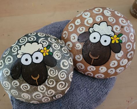 Pink Sheep, Diy Rock Art, Painted Rock Animals, Rock Decor, Pet Rocks, Rock Painting Designs, Stone Crafts, Rock Painting Art, Rock Crafts