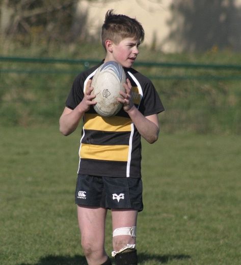 Rugby Rugby Photos, Rugby Kids, Rugby Boys, Wallpaper Collection, Kids Sports, Dream Life, Rugby, Nfl, Running