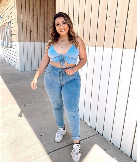 Good American Jeans Curvy, Curvy Style Outfits, Vest Outfits For Women, Outfits Gorditas, Plus Size Baddie Outfits, Curvy Women Jeans, Plus Size Models, Curvy Girl Outfits, Comfy Fashion