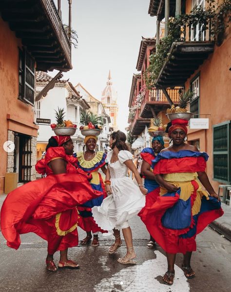 Colombia Photography, Colombian Culture, Cute Vacation Outfits, Colombia Travel, Come Fly With Me, Collage Vintage, Mexican Art, Travel Inspo, Vacation Outfits