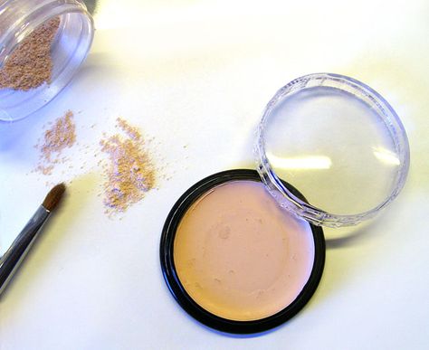 LisaLise - Natural Skin Care: Make Your Own Cream Concealer Diy Concealer, Diy Cream, Diy Body Scrub, Homemade Beauty, All Natural Skin Care, Diy Cosmetics, Diy Beauty Recipes, Beauty Diy, Cream Concealer