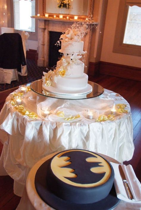 The wedding cake for the couple and one for Batman - well it was the wedding of Batman and Taryn Batman Grooms Cake, Batman Wedding Theme, Batman Wedding Cake, Grooms Cake Ideas, Batman Wedding Cakes, Curzon Hall, Batman Wedding, Marriage Inspiration, Batman Cake