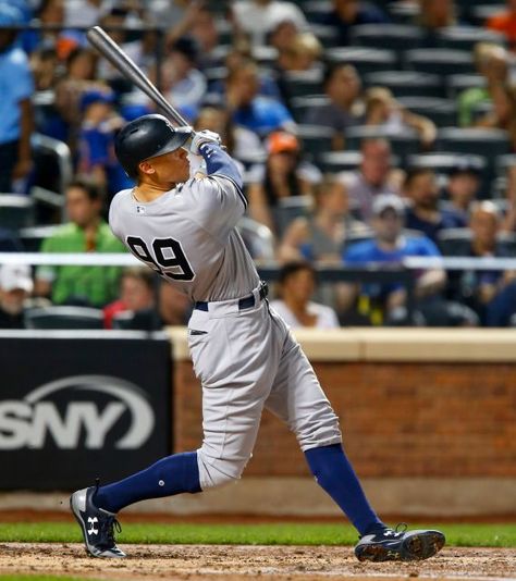 Sports Reference, Life Drawing Pose, Body Gestures, Subway Series, Citi Field, Baseball Guys, Aaron Judge, People Poses, Yankee Stadium