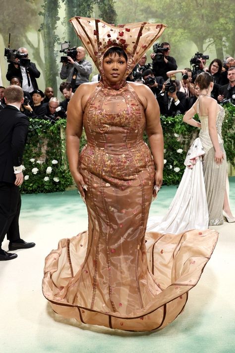 Lizzo Met Gala, Met Gala Outfits, Official Dresses, Gala Fashion, Met Gala Red Carpet, Vogue Dress, Emma Chamberlain, Penelope Cruz, Anna Wintour