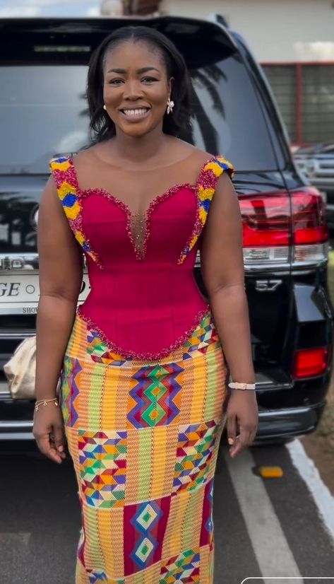 Kente Beading Designs, Kente Styles For Graduation, Kente Dress Styles For Graduation, Short Kente Styles For Graduation, Styles For Graduation, Kente Outfits, Kente Skirt, Asoebi Lace Styles, Asoebi Lace