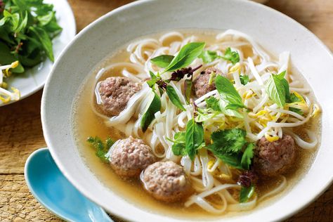 Thai pork ball noodle soup http://www.taste.com.au/recipes/29779/thai+pork+ball+noodle+soup Pork Ball Soup, Thai Mat, Pork Meatball, Pork Noodle Soup, Soup With Pork, Thai Noodle Soups, Vietnamese Noodle Soup, Thai Pork, Vietnamese Pork