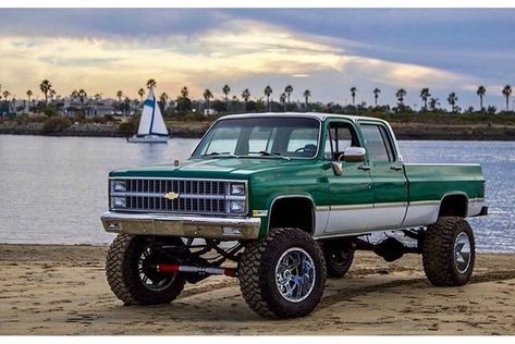 Square Body Crew Cabs on Instagram: “@platinummotorspdx #chevy #gmc #custom #squarebody #squarebodycrewcab #squarebodycrewcabs #c20 #c30 #squarebodysyndicate #k20 #k30 #lifted…” Square Body Chevy, Gmc 4x4, Chevy 4x4, C10 Chevy Truck, Old Ford Trucks, Lifted Chevy Trucks, Chevy Pickup Trucks, Jacked Up Trucks, Classic Pickup Trucks