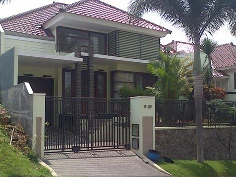 Meneruskan Tongkat — tampak depan rumah mewah 1 lantai House Exterior Bungalow, Exterior Bungalow, Home Styles Exterior, Latest House Designs, House Floor Design, House Arch Design, Minimal House Design, Model House Plan, Small House Design Plans