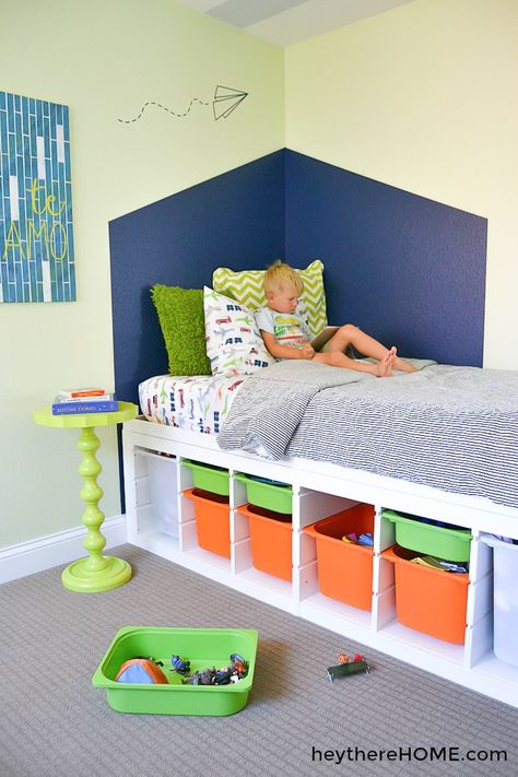 DIY Platform Bed With Storage Perfect For Any Kid's Room Corner Twin Beds, Diy Seng, Diy Twin Bed, Trofast Ikea, Twin Storage, Twin Storage Bed, Diy Storage Bed, Murphy Bed Ikea, Diy Platform Bed