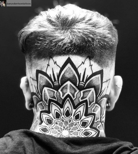 รอยสักตรงท้ายทอย Tattoo Designs For Neck, Geometric Throat Tattoo, Mandala Tattoo Neck, Back Of Neck Tattoo Men, Mandala Tattoo Back, Mandala Tattoo Men, Mandala Tattoo Designs, Full Neck Tattoos, Totem Tattoo