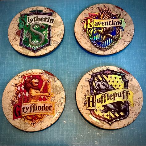 Resin Harry potter coasters with holographic crests Harry Potter Resin Crafts, Harry Potter Resin, Harry Potter Coasters, Epoxy Resin Diy, Lazer Cut, Harry Potter 2, Harry Potter Diy, Epoxy Resin Crafts, Resin Projects