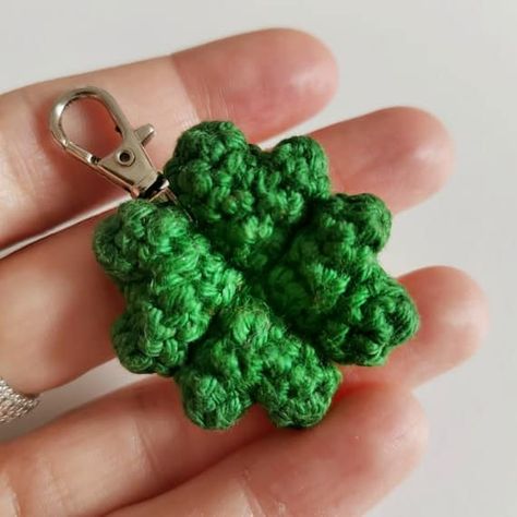 Clover Crochet Pattern, Clover Crochet, Shamrock Garland, Clip Ideas, Celtic Shamrock, Fun Crochet, Crochet Baby Shoes, Applique Pattern, Granny Square Crochet Pattern