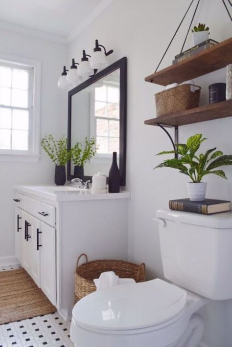 nice 17 Beautiful and Modern Farmhouse Bathroom Design Ideas http://matchness.com/2018/01/29/17-beautiful-modern-farmhouse-bathroom-design-ideas/ Tiny Shower Room, Small Farmhouse Bathroom, Restroom Remodel, Dekorere Bad, Farmhouse Bathroom Remodel, Farmhouse Bathroom Decor Ideas, Modern Farmhouse Diy, White Bathroom Decor, Farmhouse Master