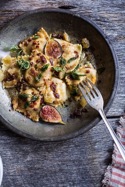 Butternut Squash and Goat Cheese Ravioli with Browned Butter + Oregano Bread Crumbs (VIDEO) | halfbakedharvest.com @hbharvest Oregano Bread, Butternut Squash And Goat Cheese, Goat Cheese Ravioli, Squash And Goat Cheese, Squash Ravioli, Resep Pasta, Sage Butter, Cheese Ravioli, Browned Butter