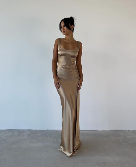 Beige Gown Bridesmaid, Braidsmade Dress, Champagne Gold Bridesmaid Dresses, Nude Bridesmaid Dresses, Crystal Gown, Structured Gown, Satin Silk Dress, Silk Bridesmaid Dresses, Prom Dress Inspo