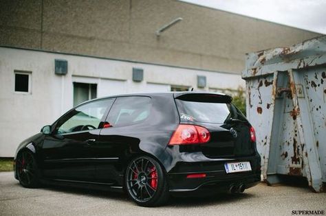 Vw golf , black on black on red !: Vw Bora Tuning, Volkswagen Germany, Vw R32, Vw Mk1, Vw Rabbit, Mk6 Gti, Vw Golf Mk4, Golf Mk5, Volkswagen Car