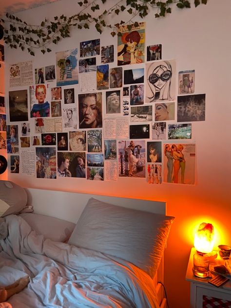 Redecorate Room, Poster Layouts, Bed Aesthetic, Dads Room, Aesthetic Bedroom Ideas, Cute Diy Room Decor, Indie Room Decor, Indie Room, Room Renovation