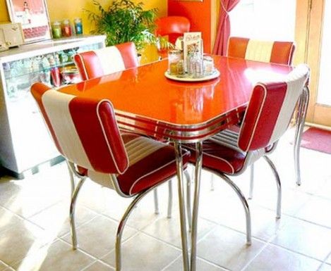 would so love to have one of these sets. red or grey table top. Retro Kitchen Tables, Retro Dining Table, Retro Dining Rooms, Dinette Tables, Kitschy Kitchen, Retro Table, Dining Room Colors, Casa Vintage, Dinette Sets